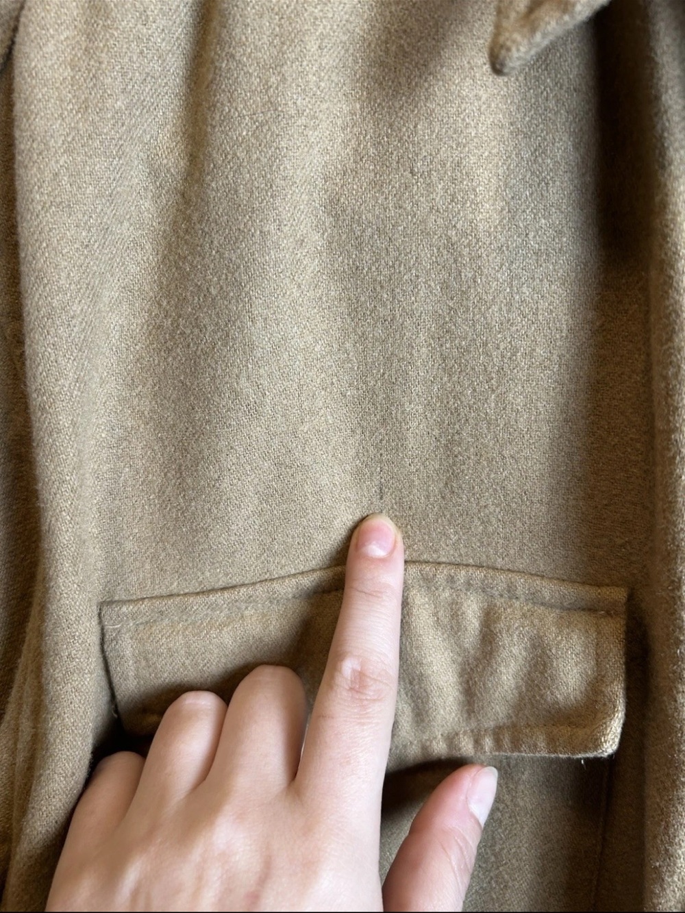 Vintage GAP 70% Wool Flannel Shirt Tan Camel Button Down Size L - Picture 3 of 4